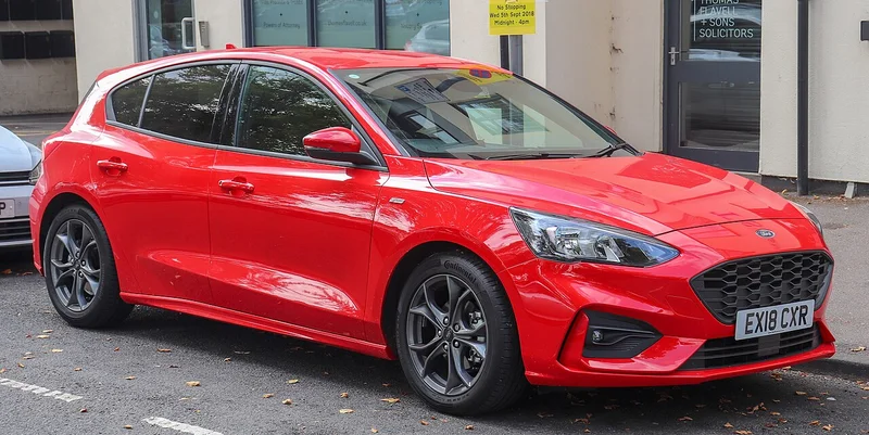 Ford Focus ST-Line, Kompaktwagen, schräg von vorn
